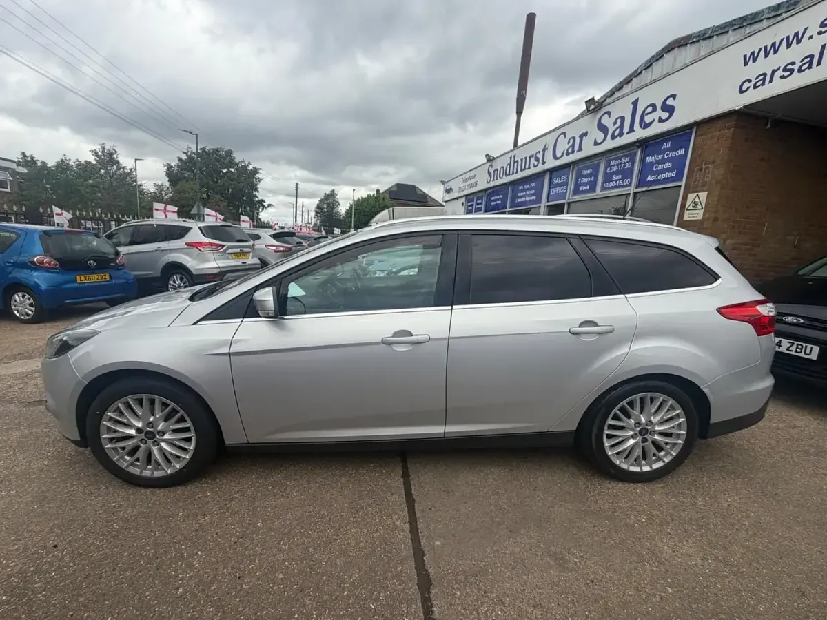 Used Ford Focus Zetec 125 HP (91 kW) 2011 Silver Estate