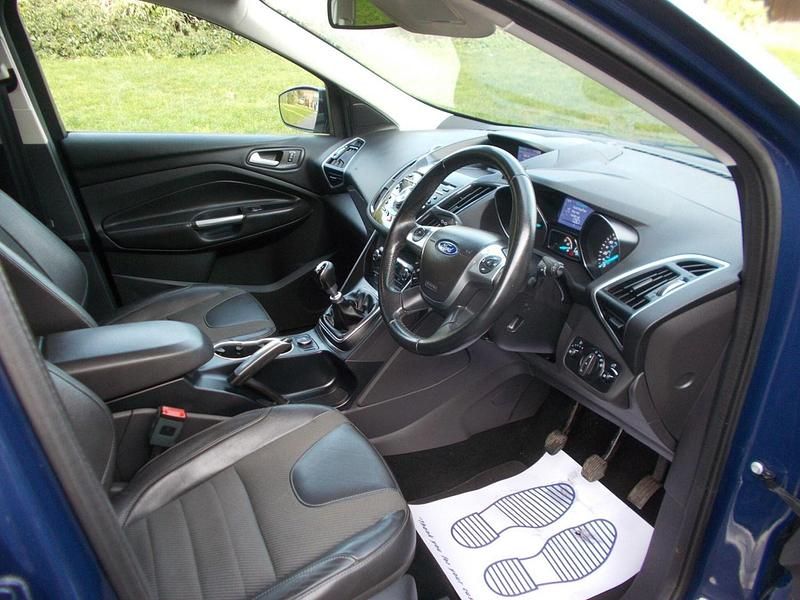 Usado Ford Kuga Titanium 140 CV (102 kW) 2014 Azul SUV