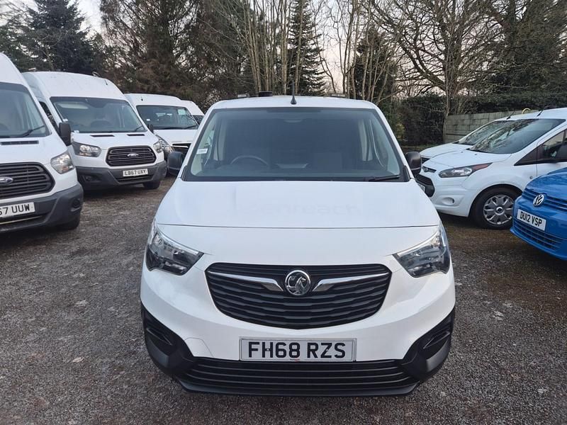 Used Vauxhall Combo Edition 100 HP (73 kW) 2019 White MPV