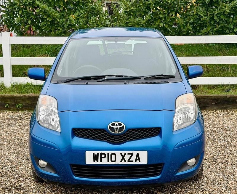 Used Toyota Yaris 101 HP (74 kW) 2010 Blue Hatchback