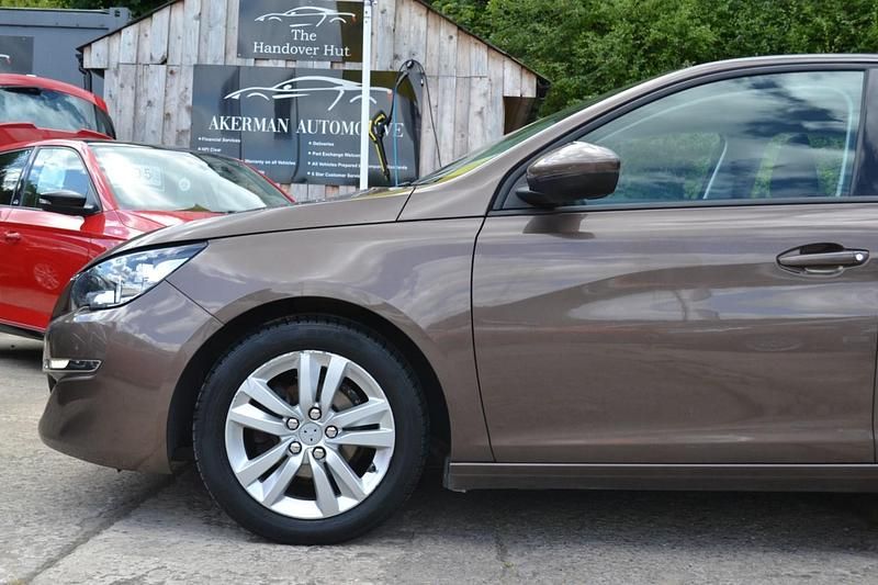 Used Peugeot 308 Active 100 HP (73 kW) 2015 Brown Hatchback