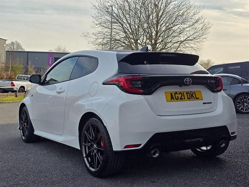 Used Toyota Yaris 272 HP (200 kW) 2021 White Hatchback