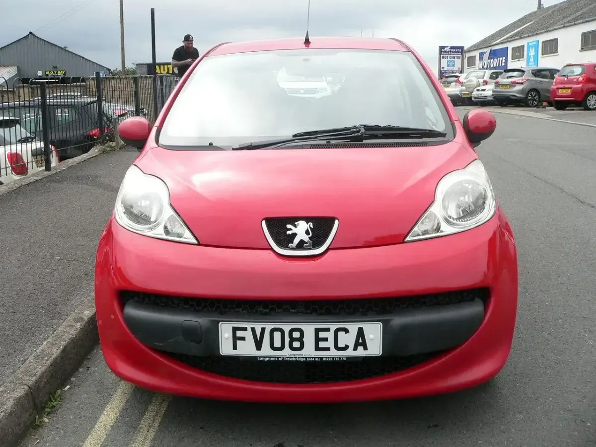 Used Peugeot 107 68 HP (50 kW) 2008 Red Hatchback