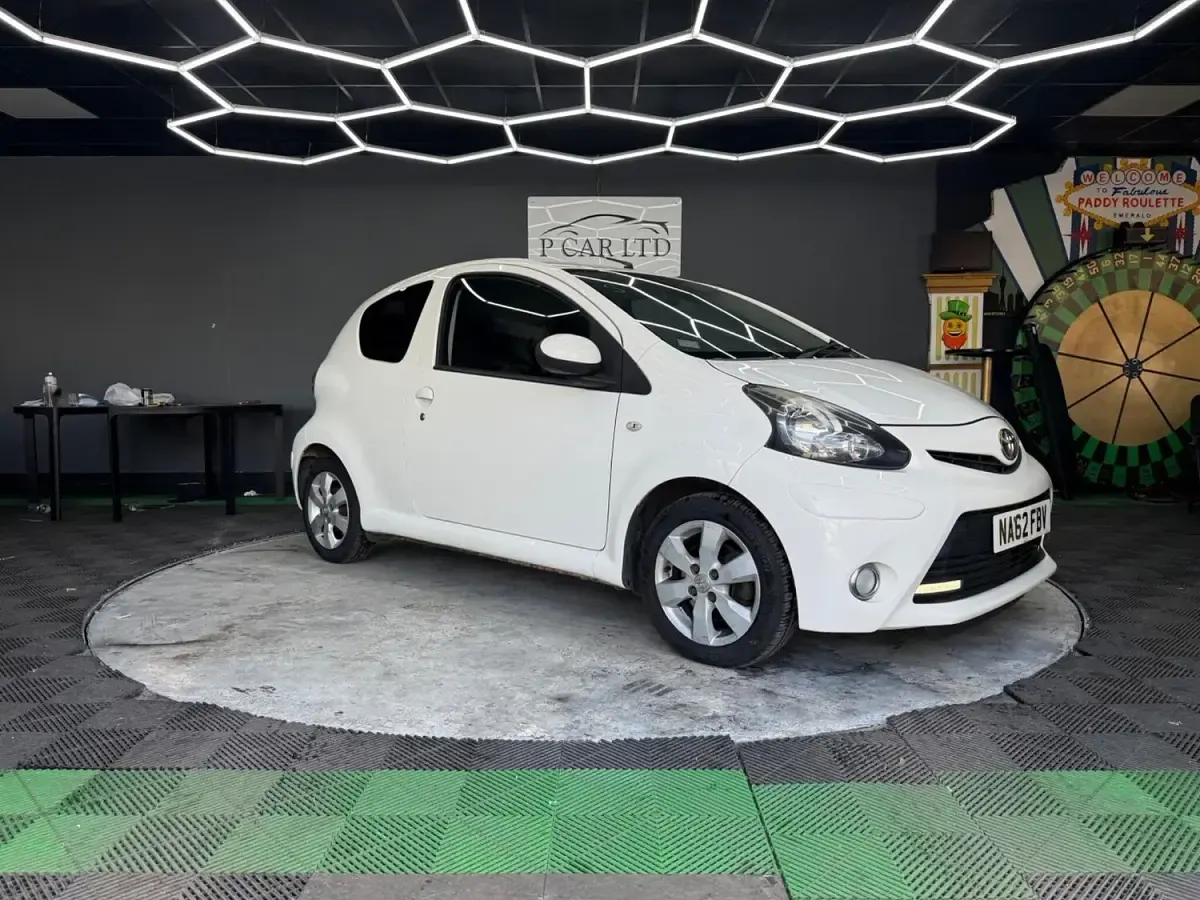 Used Toyota Aygo 68 HP (50 kW) 2012 White Hatchback