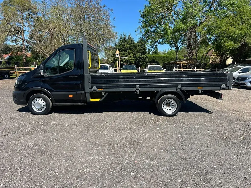 Usado Ford Transit 130 HP (95 kW) 2022 Preto Cabrios