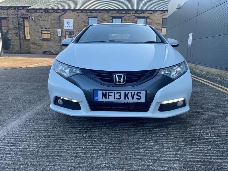 Used Honda Civic EX 2013 White Hatchback