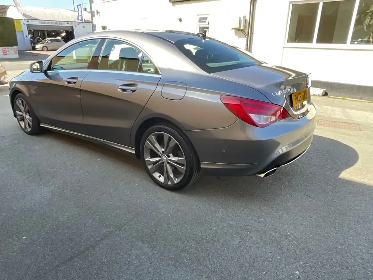 Usado Mercedes CLA220 177 HP (130 kW) 2015 Cinzento Sedan