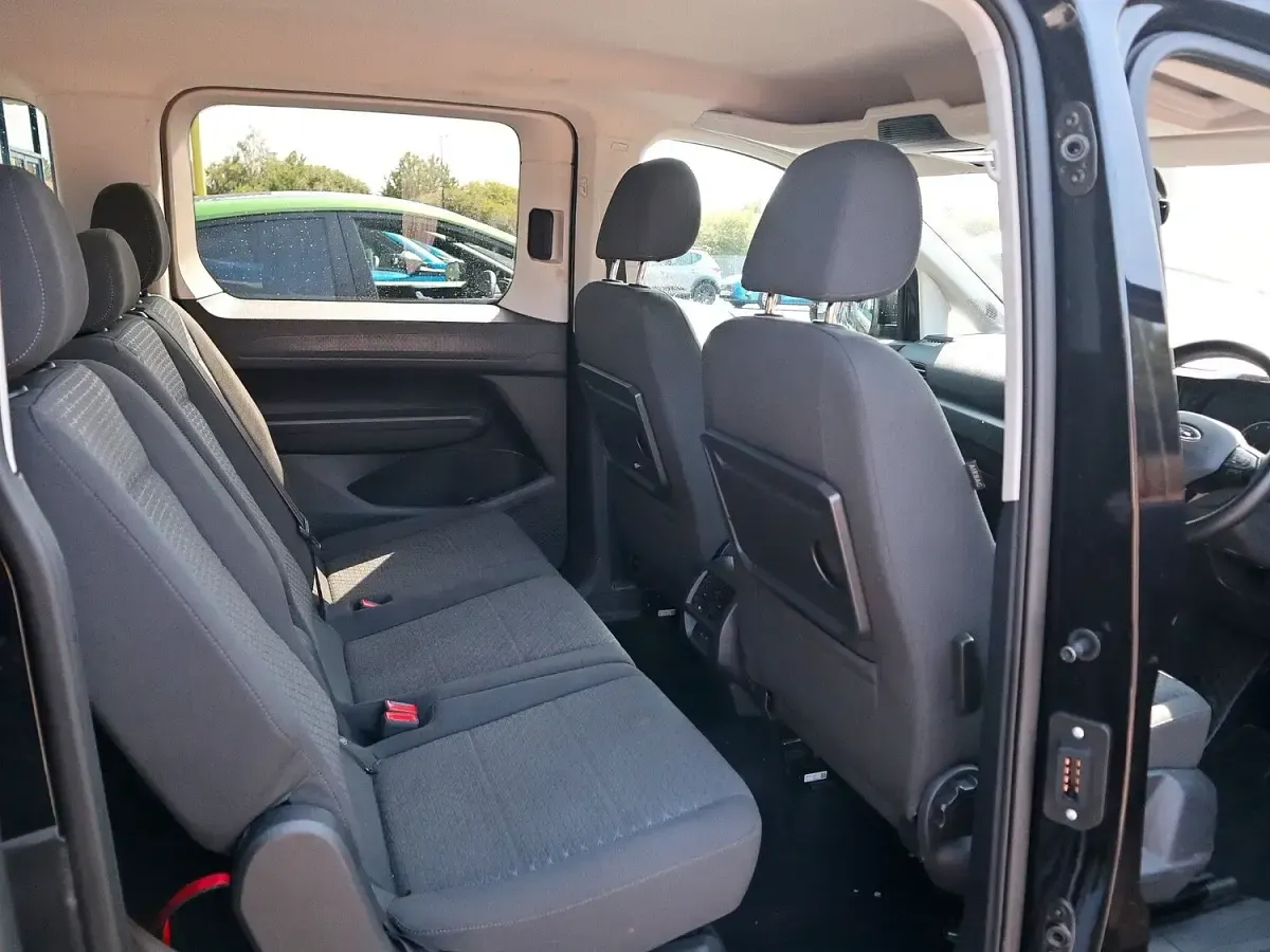 Used Ford Grand Tourneo Connect Titanium 114 HP (83 kW) 2023 Black MPV