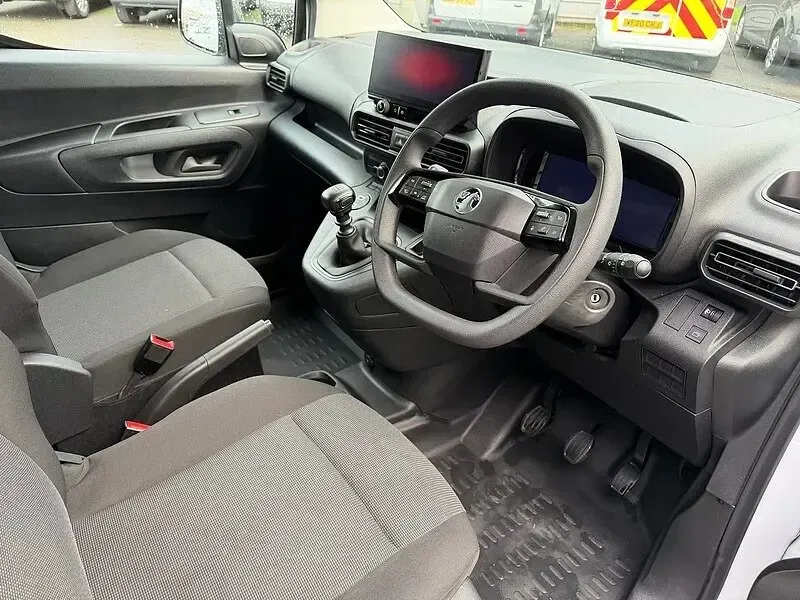 Used Vauxhall Combo 101 HP (74 kW) 2024 White Van