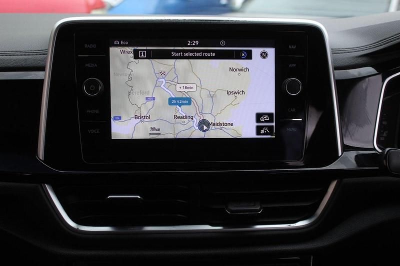 Usado VW T-Roc R-line 150 HP (110 kW) 2022 Cinzento SUV