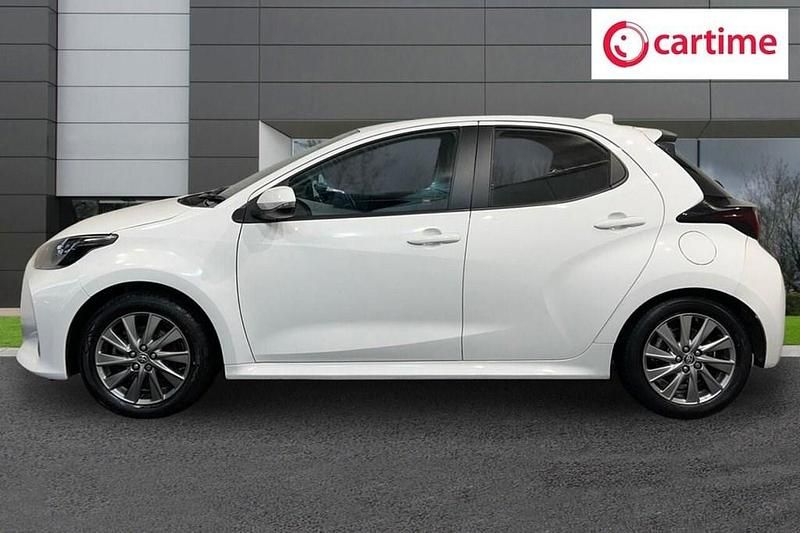 Used Toyota Yaris 116 HP (85 kW) 2023 White Hatchback
