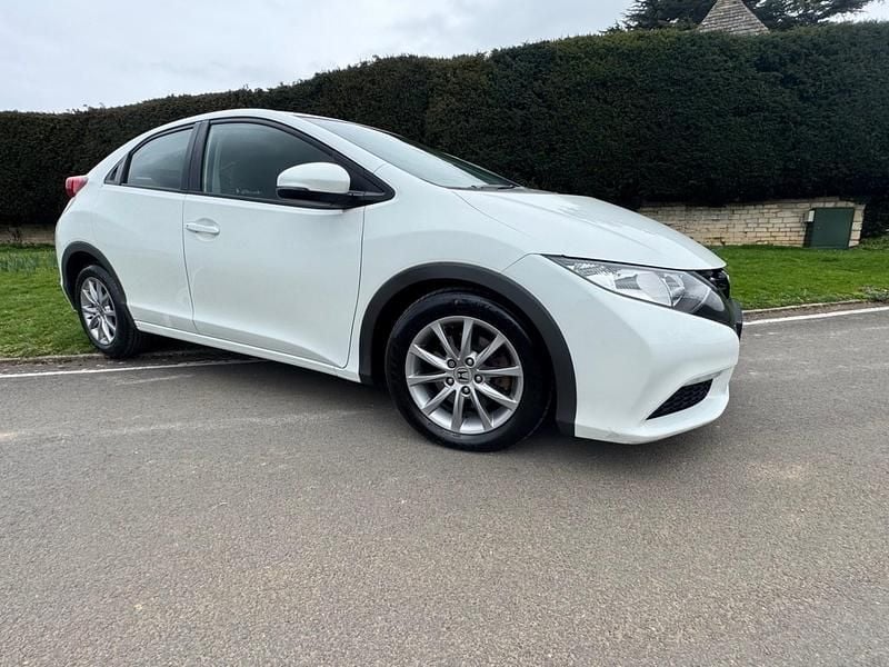 Used Honda Civic SE 142 HP (104 kW) 2013 White Hatchback