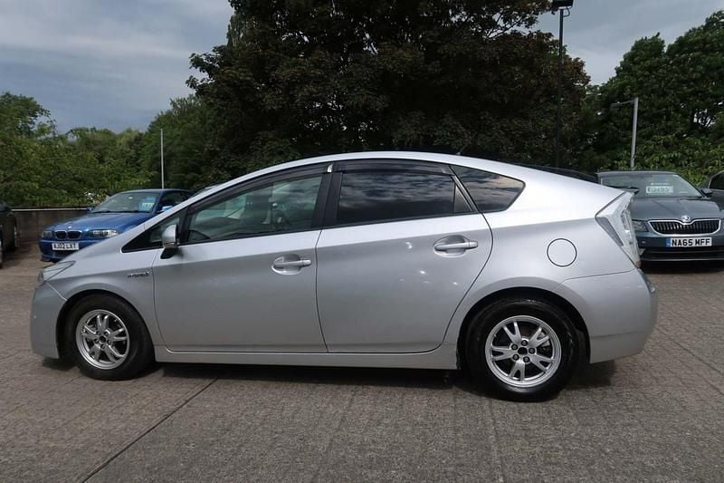 Used Toyota Prius T4 122 HP (89 kW) 2016 Silver Hatchback