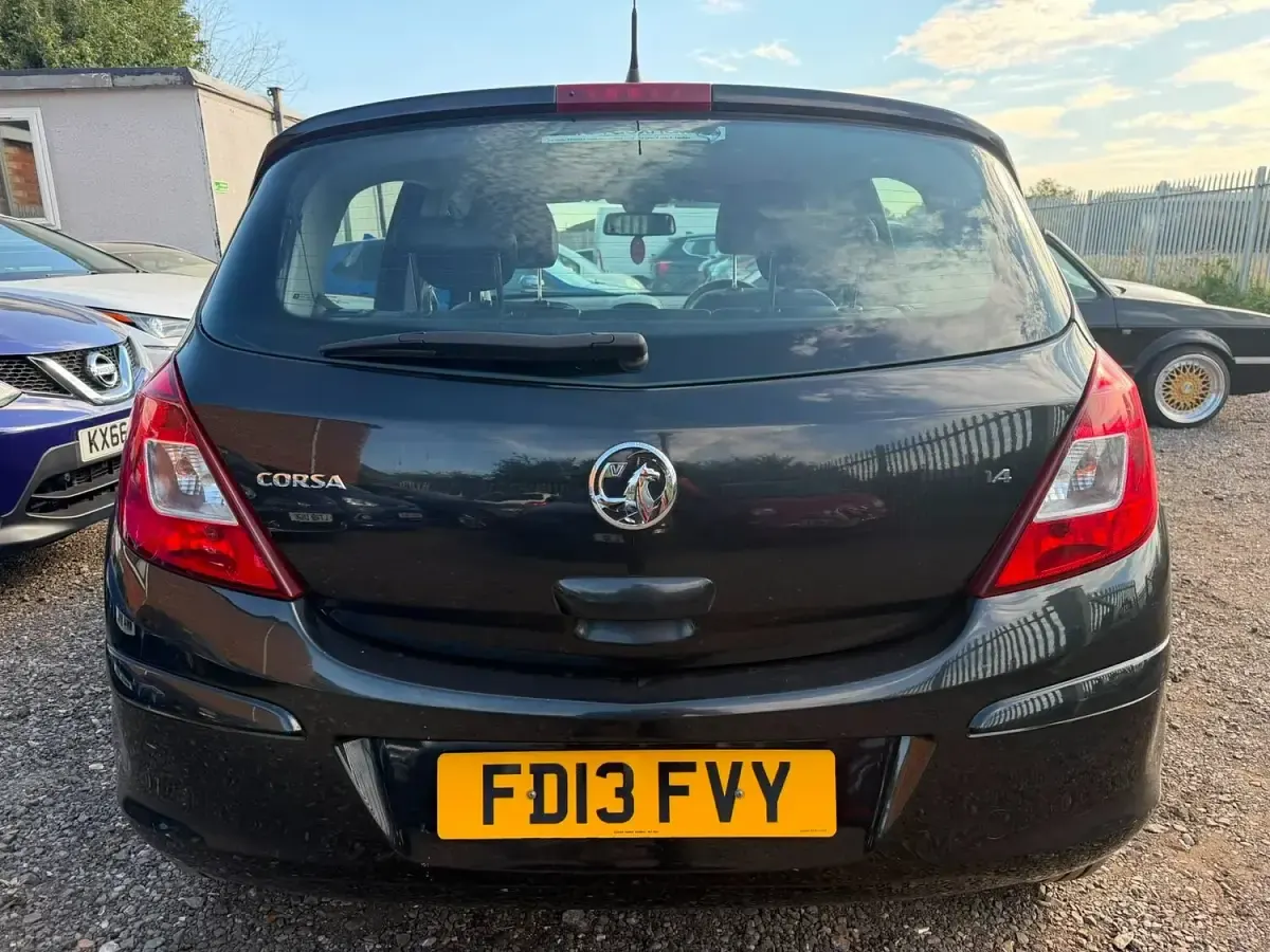 Used Vauxhall Corsa 90 HP (66 kW) 2013 Black Hatchback