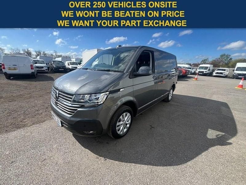 Begagnad VW Transporter Highline 150 HK (110 kW) 2023 Grå Van