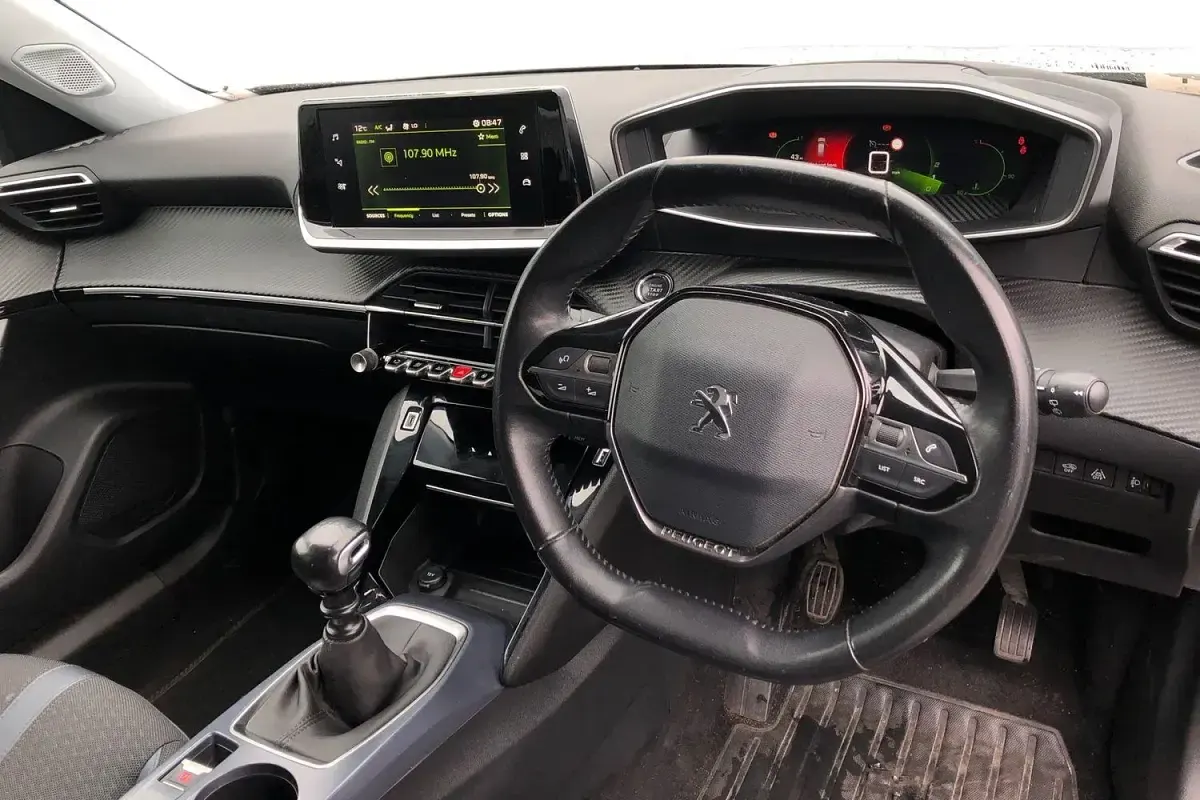 Used Peugeot 2008 Allure 131 HP (96 kW) 2020 White SUV