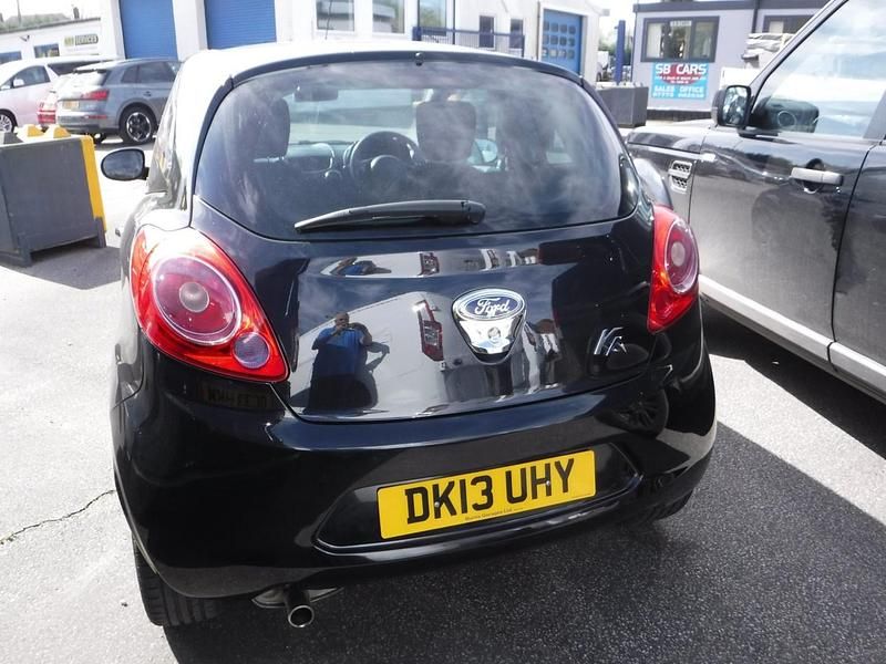 Używany Ford Ka Metall 69 KM (50 kW) 2013 Czarny Hatchback