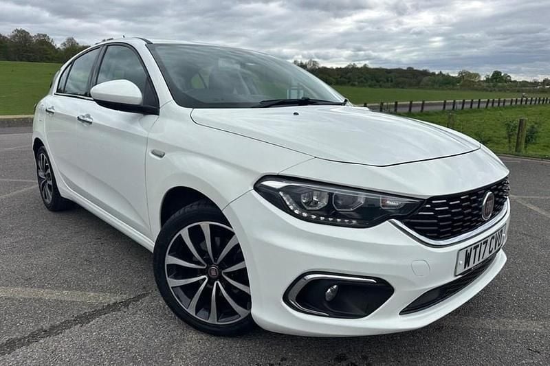 Used Fiat Tipo Lounge 120 HP (88 kW) 2017 White Hatchback