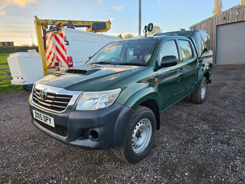 Used Toyota HiLux Active 144 HP (105 kW) 2015 Green Pickup