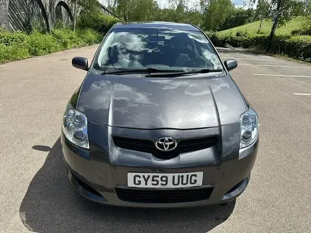 Used Toyota Auris 100 HP (73 kW) 2009 Grey Hatchback