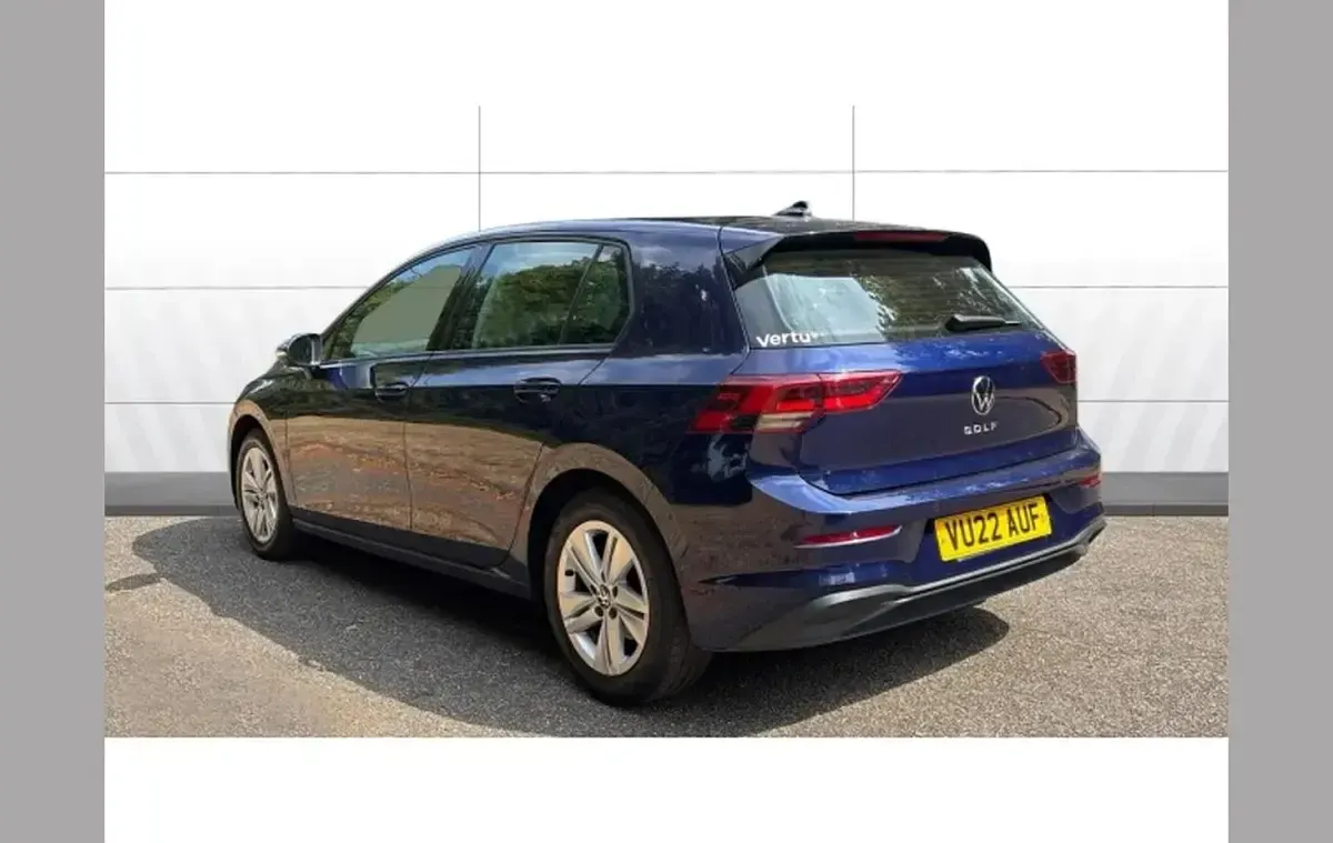 Used VW Golf VIII Life 150 HP (110 kW) 2022 Blue Hatchback