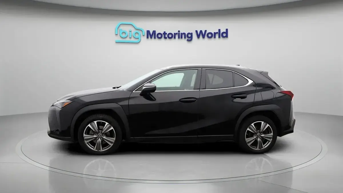 Used Lexus UX 300e 150 kW (204 HP) 2023 Black SUV