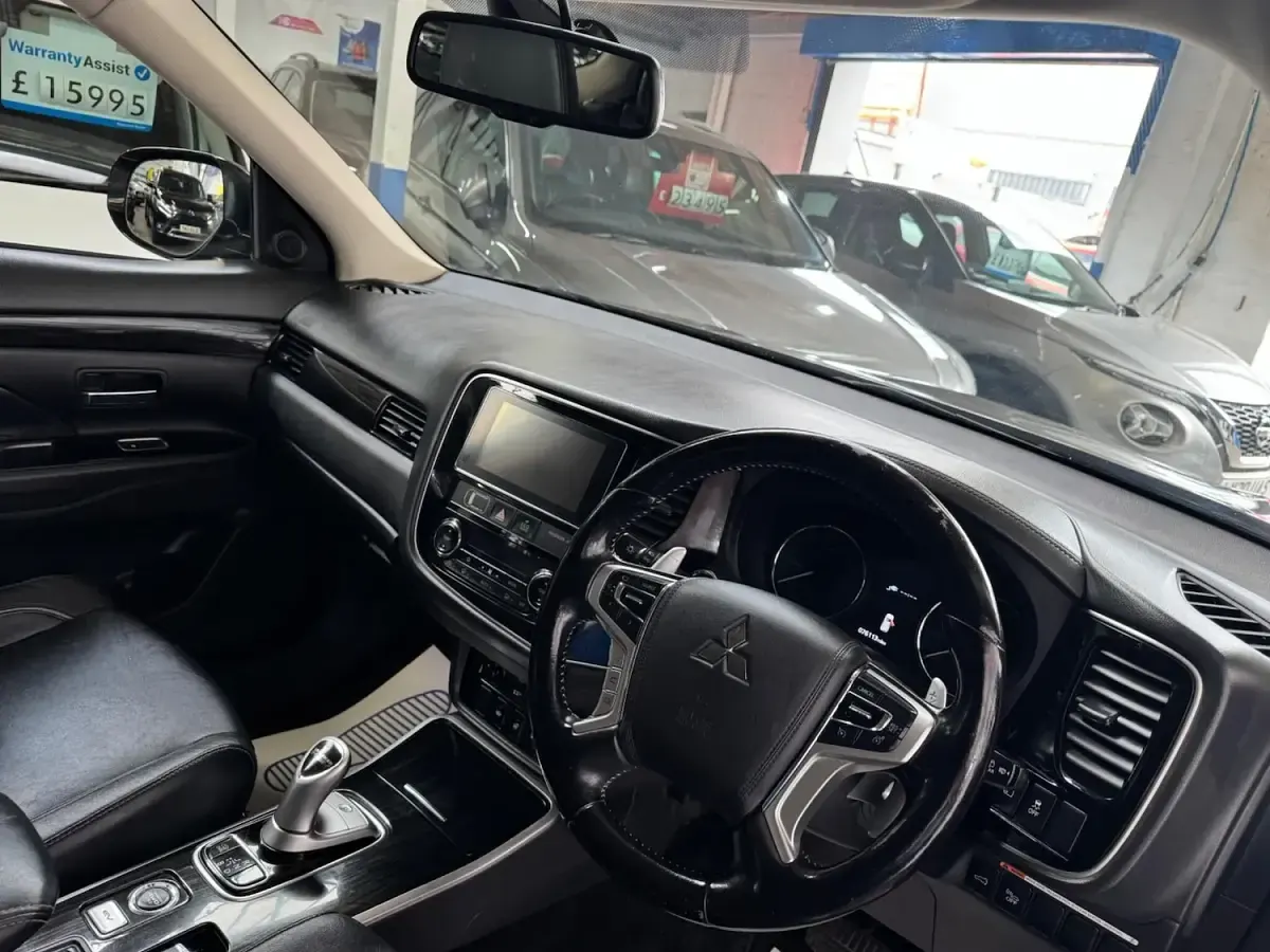 Used Mitsubishi Outlander P-HEV 200 HP (147 kW) 2018 Brown Estate