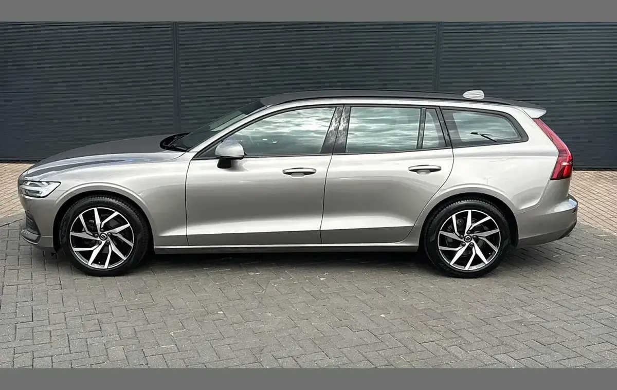 Używany Volvo V60 Momentum 187 KM (137 kW) 2020 Szary Kombi