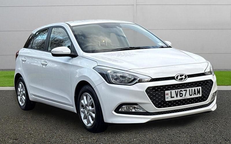 Used Hyundai i20 SE 84 HP (61 kW) 2017 White Hatchback