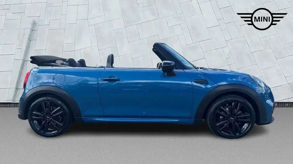 Used Mini Cooper Cabriolet Sport 134 HP (98 kW) 2024 Blue Cabriolet