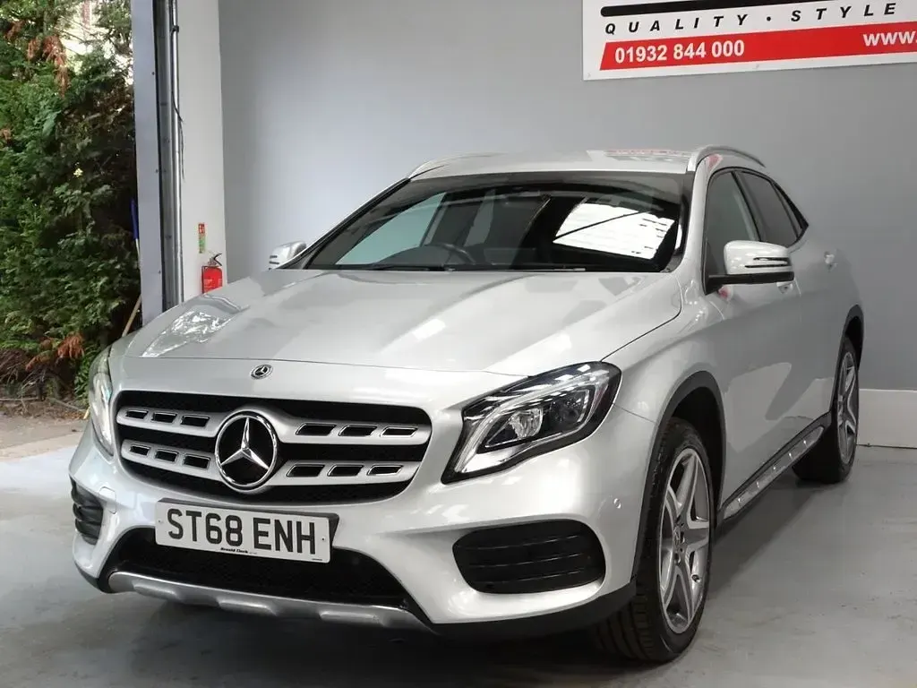 Used Mercedes GLA200 AMG Line Premium 156 HP (114 kW) 2018 Silver SUV