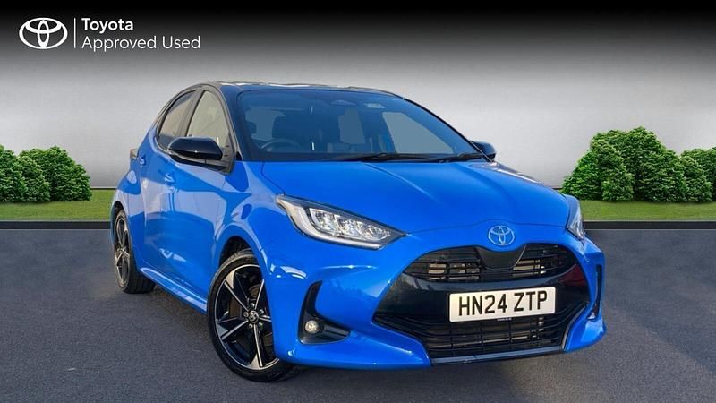Used Toyota Yaris Hybrid Edition 131 HP (96 kW) 2024 Neptune blue bitone Hatchback
