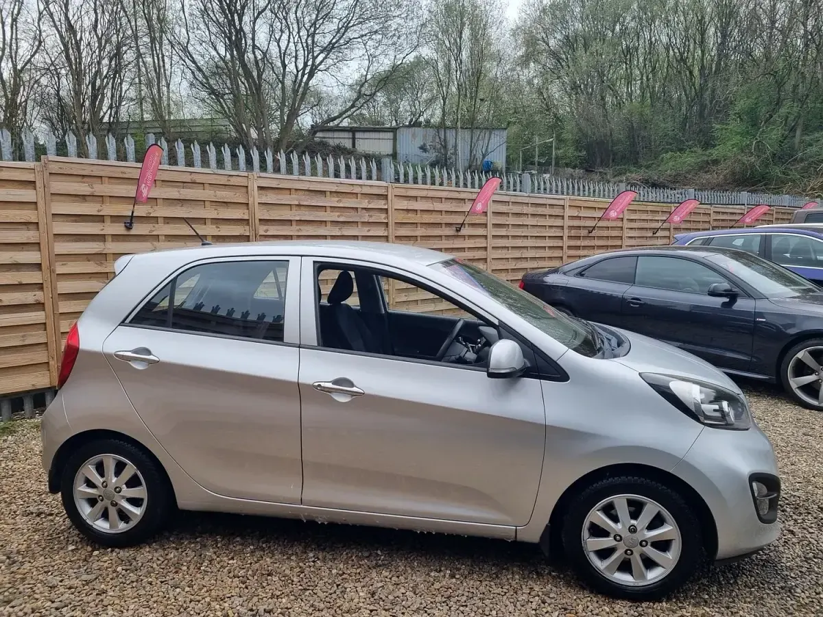 Used Kia Picanto 85 HP (62 kW) 2012 Silver Hatchback
