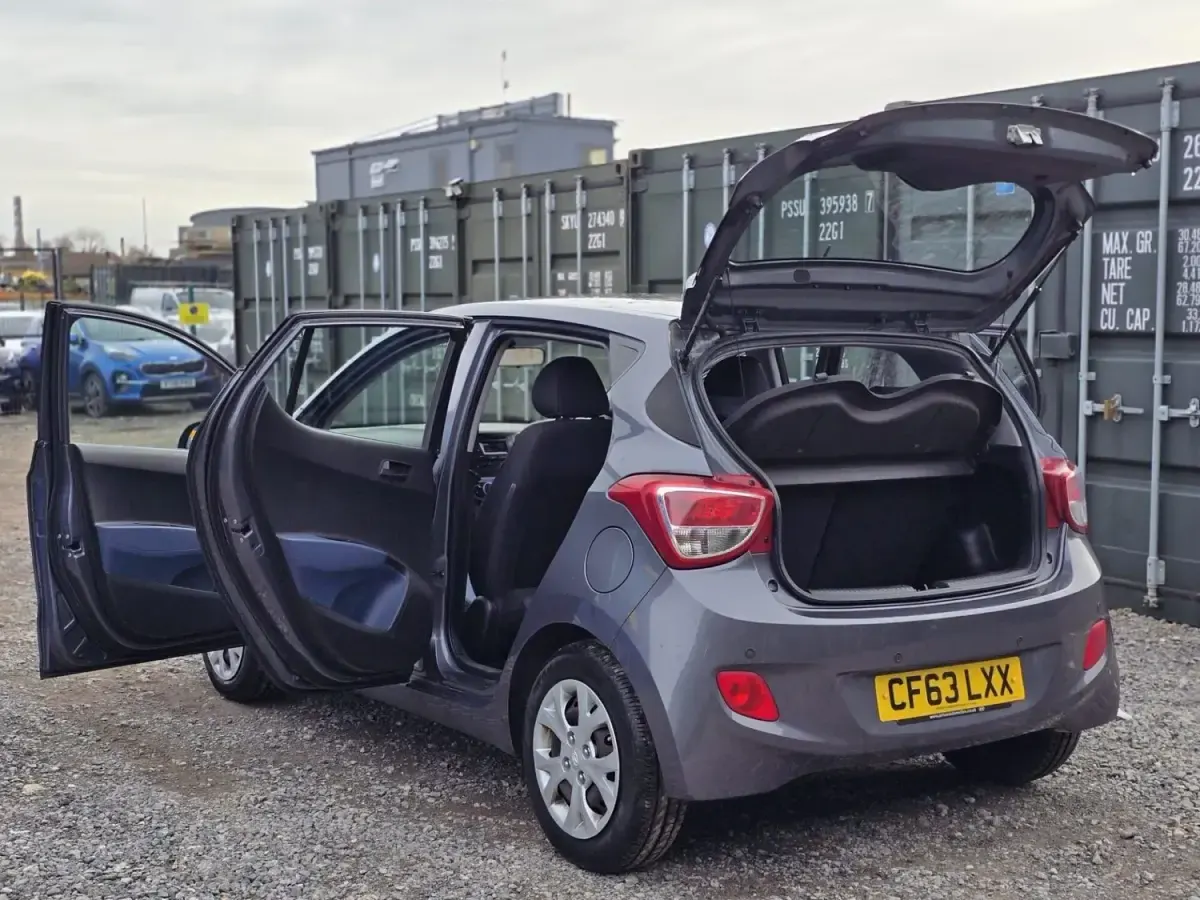 Gebraucht Hyundai i10 SE 87 PS (63 kW) 2014 Grau Kleinwagen
