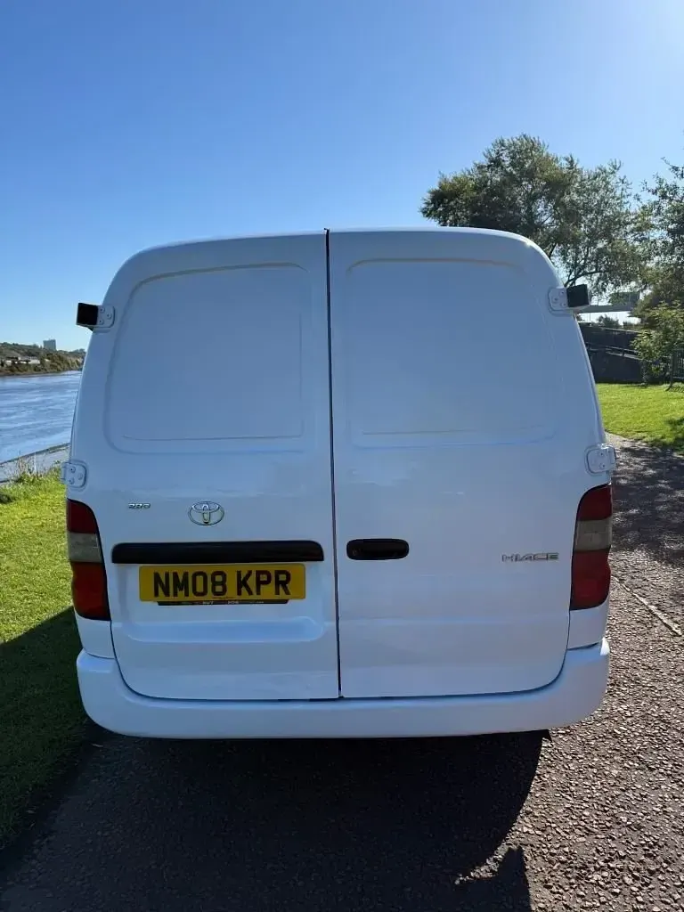 Used Toyota HiAce H1 117 HP (86 kW) 2008 White Van