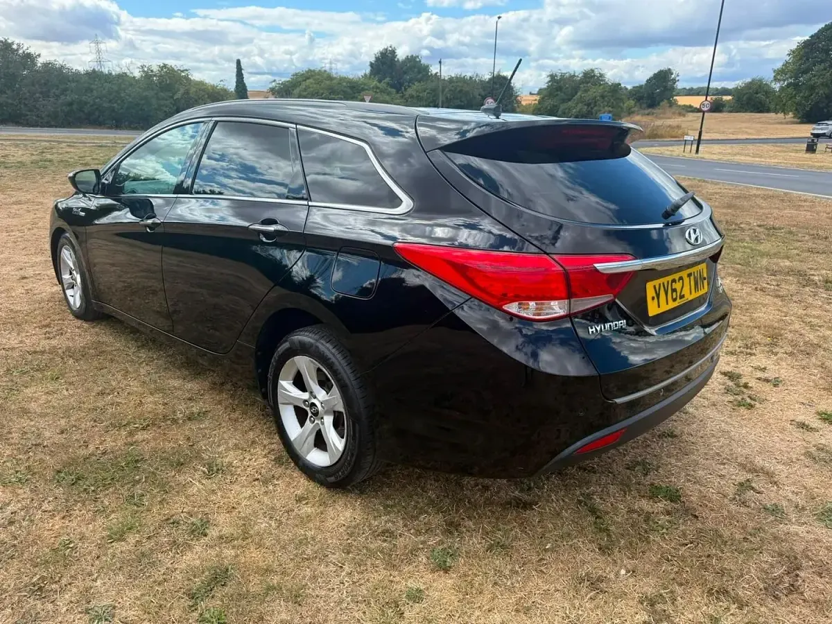 Used Hyundai i40 Style 136 HP (100 kW) 2012 Black Estate