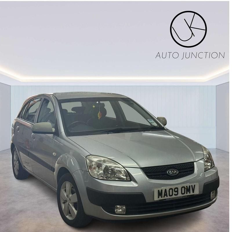 Silver Used 2009 Kia Rio 3 Hatchback | £3,199 (Fair price) - Image 1/4
