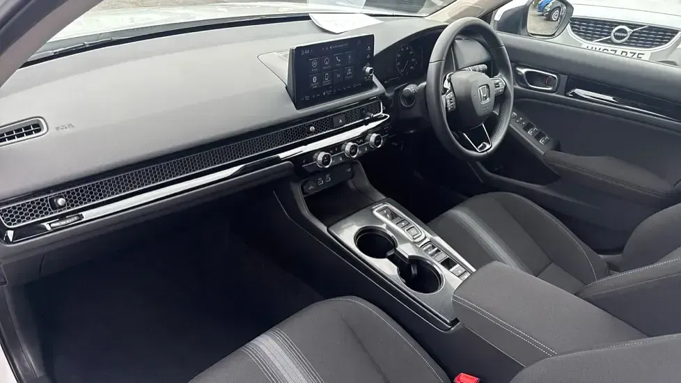 Używany Honda Civic Elegance 143 KM (105 kW) 2025 Biały Hatchback