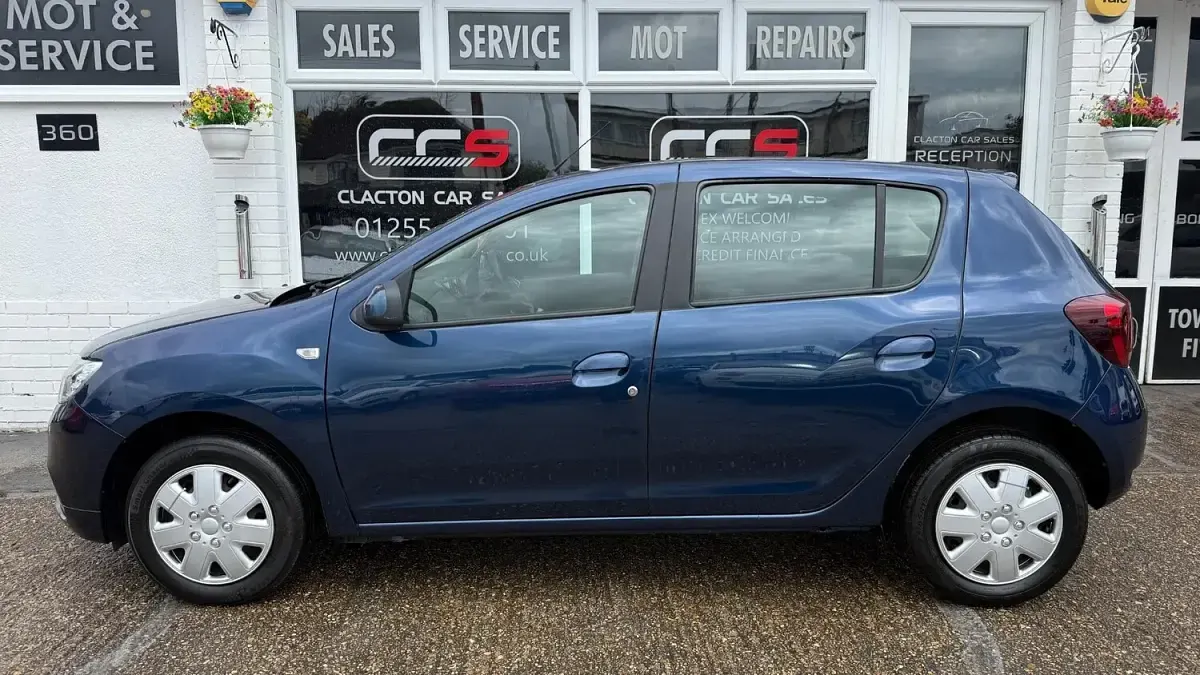 Used Dacia Sandero Lauréate 90 HP (66 kW) 2017 Blue Hatchback