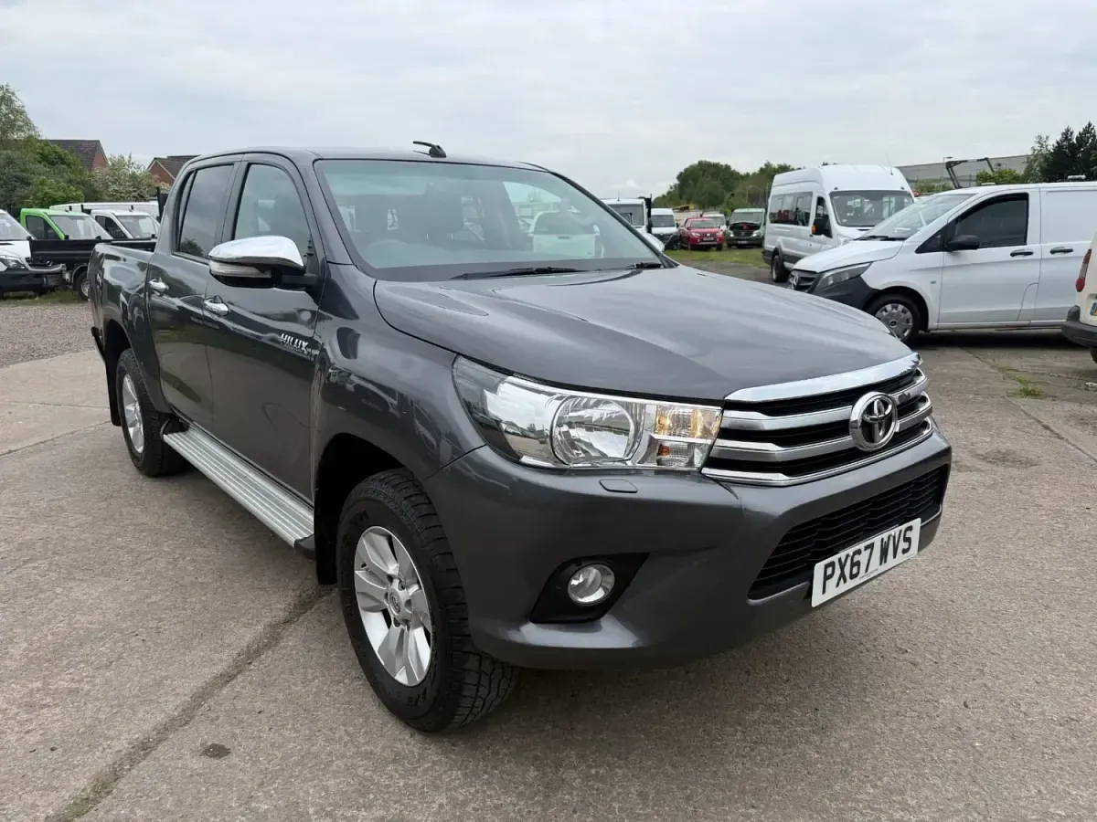 Używany Toyota HiLux 150 KM (110 kW) 2017 Szary Pickup