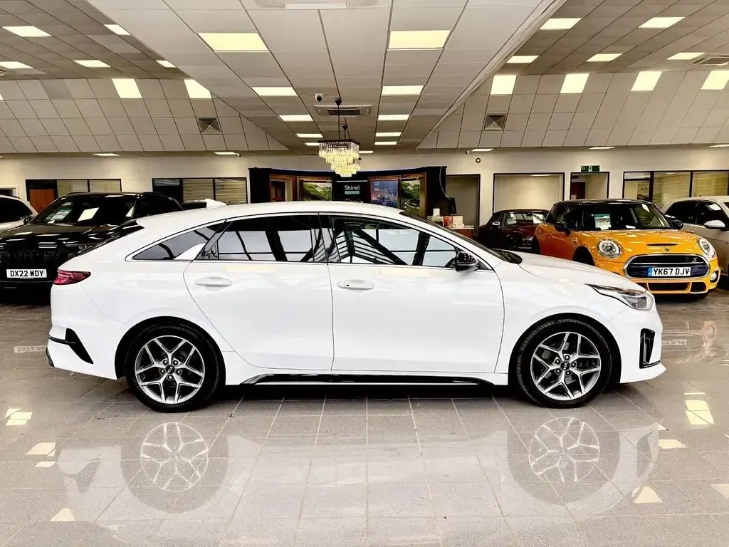 Begagnad Kia ProCeed GT-Line 158 HK (116 kW) 2021 Vit Kombi
