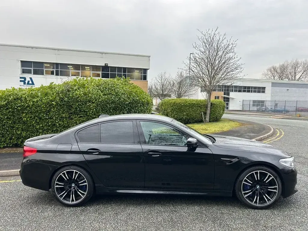 Begagnad BMW M5 Comfort Edition 600 HK (441 kW) 2019 Svart Sedan