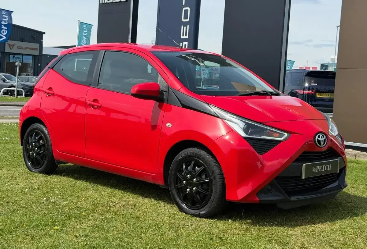 Gebraucht Toyota Aygo X-play 70 PS (51 kW) 2019 Rot Kleinwagen
