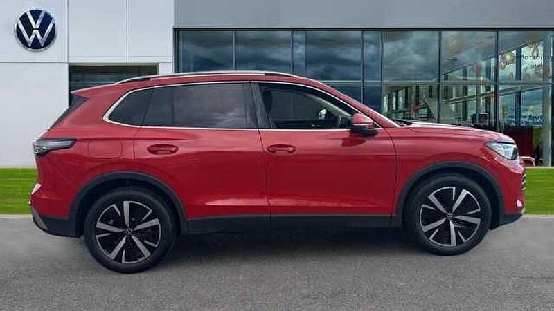 Used VW Tiguan Elegance 150 HP (110 kW) 2025 Red SUV
