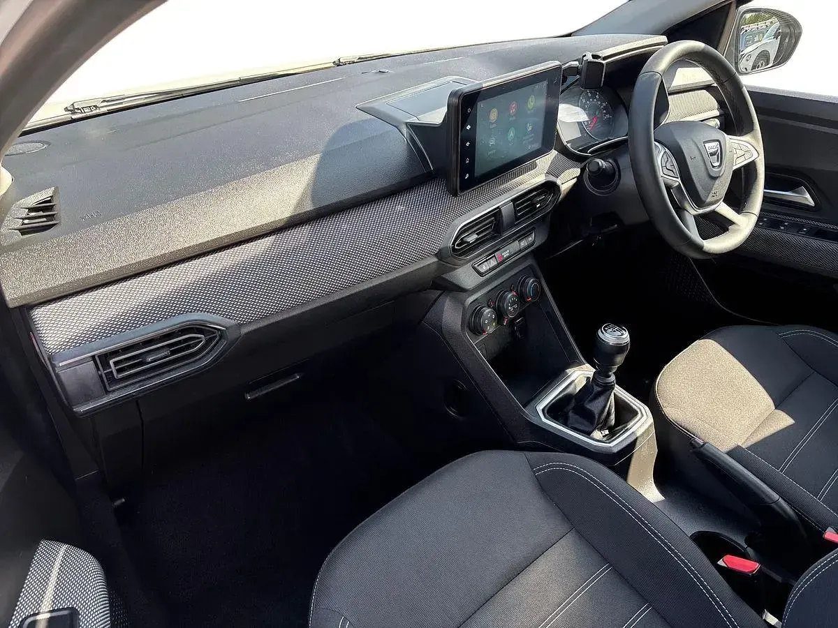 Used Dacia Sandero Comfort 91 HP (66 kW) 2022 White Hatchback