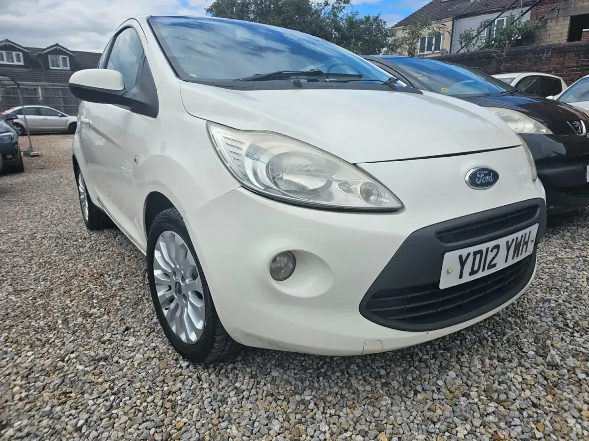 Używany Ford Ka Zetec 69 KM (50 kW) 2012 Biały Hatchback