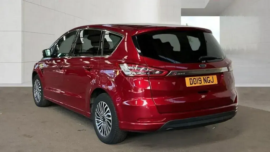 Used Ford S-MAX Titanium 150 HP (110 kW) 2019 Red MPV