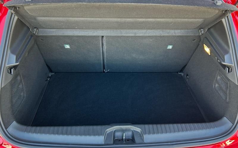 Used Renault Clio V Techno 90 HP (66 kW) 2024 Red  Hatchback