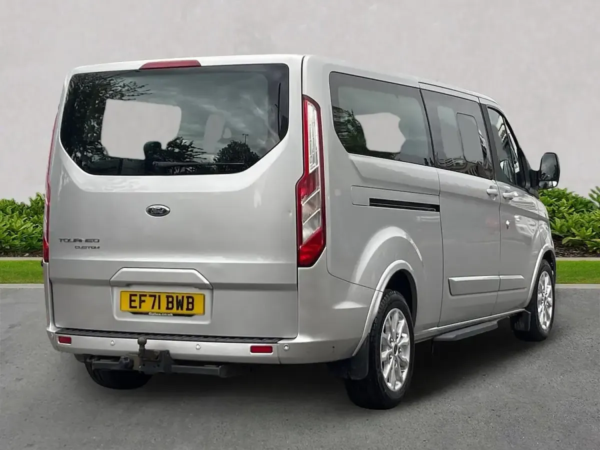 Used Ford Tourneo Titanium 130 HP (95 kW) 2022 Silver MPV