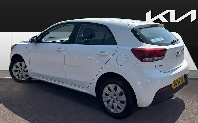 Used Kia Rio 84 HP (61 kW) 2019 White Hatchback
